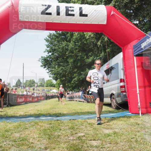 21.06.2025 - 27. Vierlanden-Triathlon KatJ http://msf.ph/oto/8051797 15.06.2025 11:42:28 Ziel 619 meine-sportfotos.de