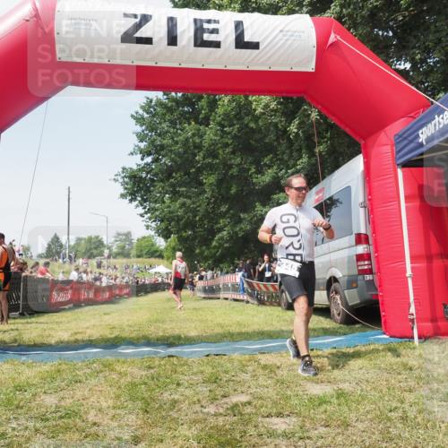 21.06.2025 - 27. Vierlanden-Triathlon KatJ http://msf.ph/oto/8051798 15.06.2025 11:42:28 Ziel 619 meine-sportfotos.de