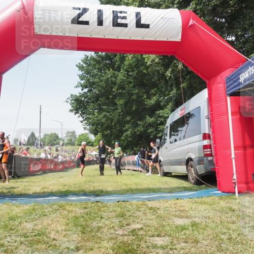 21.06.2025 - 27. Vierlanden-Triathlon KatJ http://msf.ph/oto/8051803 15.06.2025 11:42:32 Ziel 569, 619 meine-sportfotos.de
