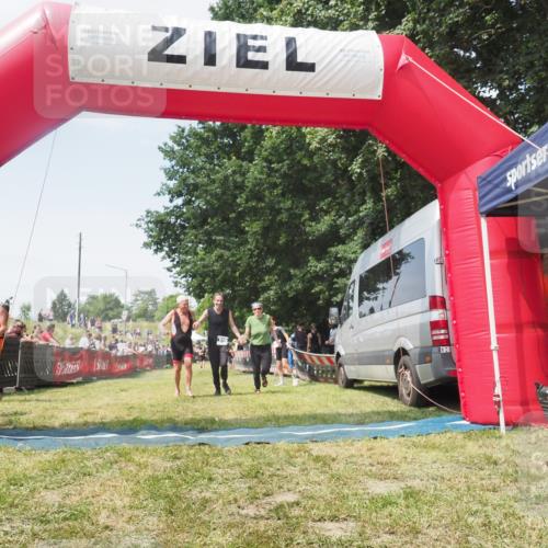 21.06.2025 - 27. Vierlanden-Triathlon KatJ http://msf.ph/oto/8051809 15.06.2025 11:42:33 Ziel 569, 619 meine-sportfotos.de
