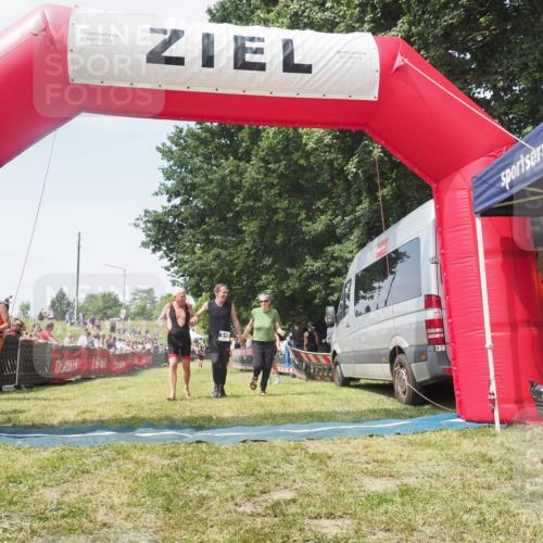 21.06.2025 - 27. Vierlanden-Triathlon KatJ http://msf.ph/oto/8051812 15.06.2025 11:42:34 Ziel 569 meine-sportfotos.de