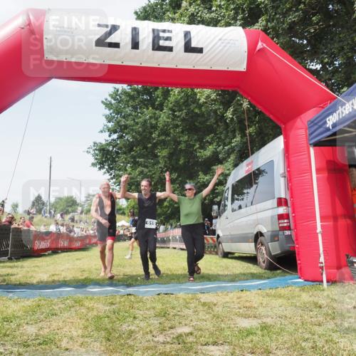 21.06.2025 - 27. Vierlanden-Triathlon KatJ http://msf.ph/oto/8051817 15.06.2025 11:42:35 Ziel 569 meine-sportfotos.de