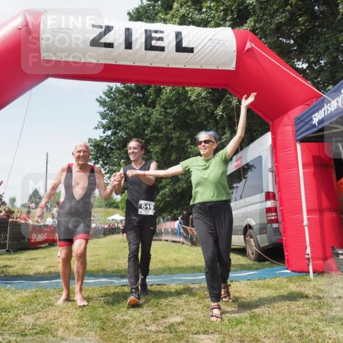 21.06.2025 - 27. Vierlanden-Triathlon KatJ http://msf.ph/oto/8051826 15.06.2025 11:42:36 Ziel 569 meine-sportfotos.de