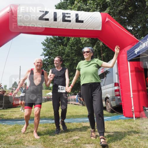 21.06.2025 - 27. Vierlanden-Triathlon KatJ http://msf.ph/oto/8051828 15.06.2025 11:42:36 Ziel 569 meine-sportfotos.de