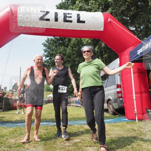 21.06.2025 - 27. Vierlanden-Triathlon KatJ http://msf.ph/oto/8051829 15.06.2025 11:42:36 Ziel 569 meine-sportfotos.de