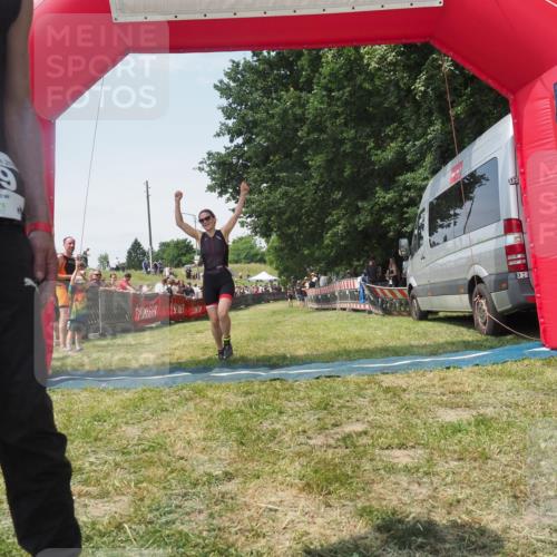 21.06.2025 - 27. Vierlanden-Triathlon KatJ http://msf.ph/oto/8051834 15.06.2025 11:42:43 Ziel 568 meine-sportfotos.de