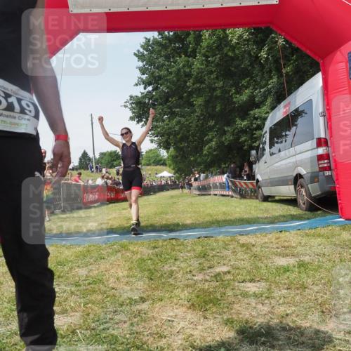 21.06.2025 - 27. Vierlanden-Triathlon KatJ http://msf.ph/oto/8051835 15.06.2025 11:42:43 Ziel 568 meine-sportfotos.de