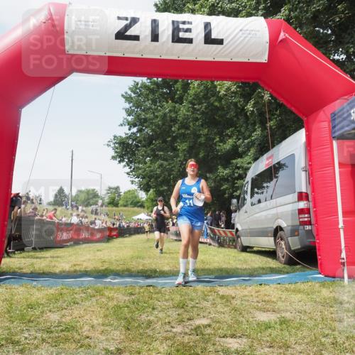 21.06.2025 - 27. Vierlanden-Triathlon KatJ http://msf.ph/oto/8051842 15.06.2025 11:42:54 Ziel 584 meine-sportfotos.de