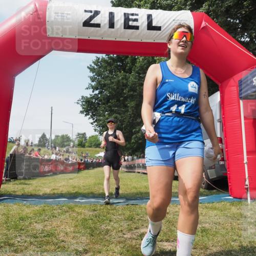 15.06.2025 - 27. Vierlanden-Triathlon KatJ http://msf.ph/oto/8051852 15.06.2025 11:42:56 Ziel 584 meine-sportfotos.de