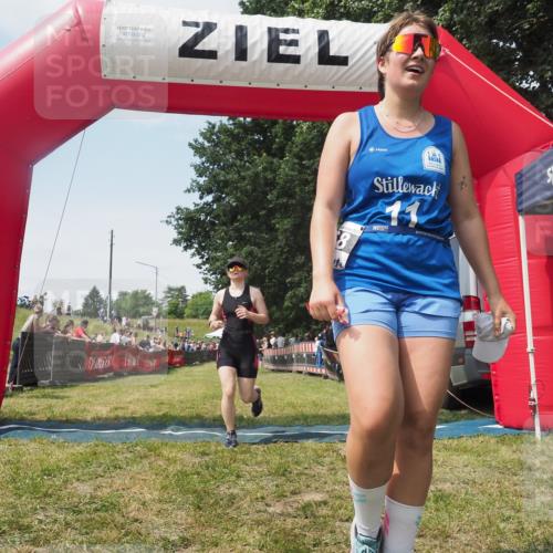 15.06.2025 - 27. Vierlanden-Triathlon KatJ http://msf.ph/oto/8051853 15.06.2025 11:42:56 Ziel 584 meine-sportfotos.de