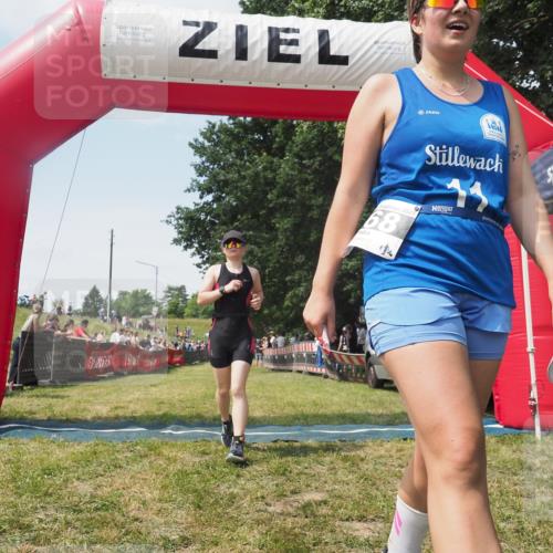 15.06.2025 - 27. Vierlanden-Triathlon KatJ http://msf.ph/oto/8051855 15.06.2025 11:42:56 Ziel 584 meine-sportfotos.de