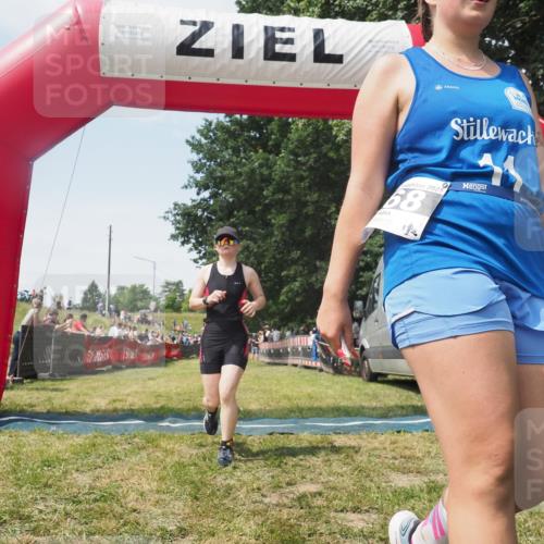 15.06.2025 - 27. Vierlanden-Triathlon KatJ http://msf.ph/oto/8051856 15.06.2025 11:42:57 Ziel 584 meine-sportfotos.de