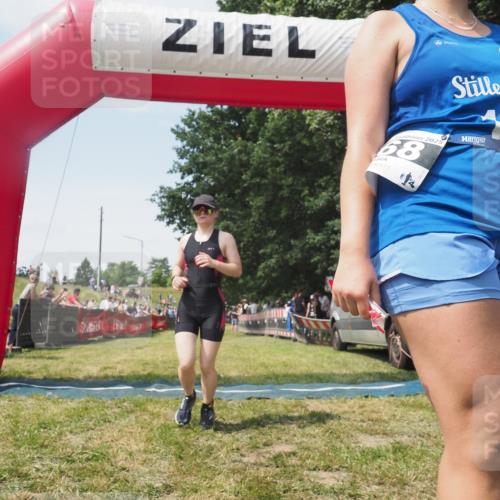 15.06.2025 - 27. Vierlanden-Triathlon KatJ http://msf.ph/oto/8051857 15.06.2025 11:42:57 Ziel 584 meine-sportfotos.de