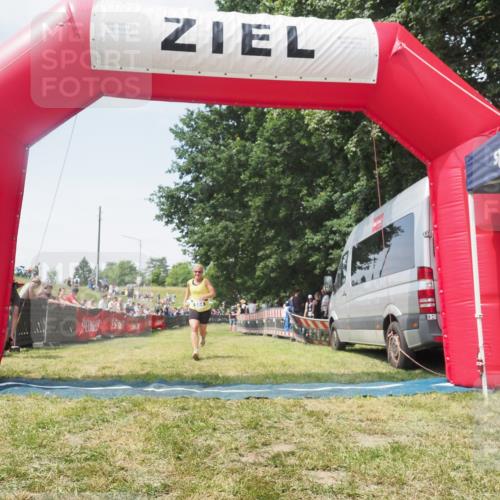15.06.2025 - 27. Vierlanden-Triathlon KatJ http://msf.ph/oto/8051865 15.06.2025 11:43:01 Ziel  meine-sportfotos.de