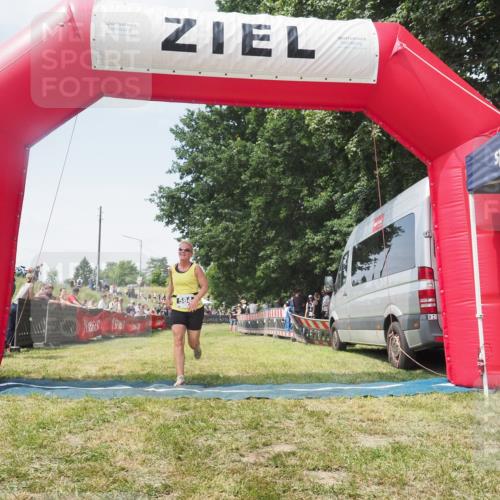 15.06.2025 - 27. Vierlanden-Triathlon KatJ http://msf.ph/oto/8051866 15.06.2025 11:43:01 Ziel  meine-sportfotos.de