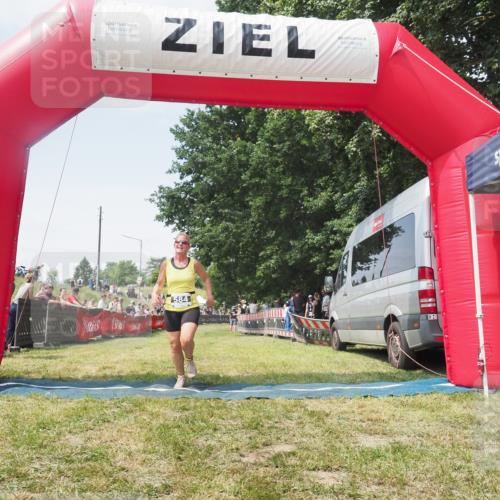 15.06.2025 - 27. Vierlanden-Triathlon KatJ http://msf.ph/oto/8051867 15.06.2025 11:43:02 Ziel  meine-sportfotos.de
