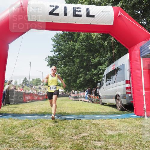 15.06.2025 - 27. Vierlanden-Triathlon KatJ http://msf.ph/oto/8051868 15.06.2025 11:43:02 Ziel  meine-sportfotos.de