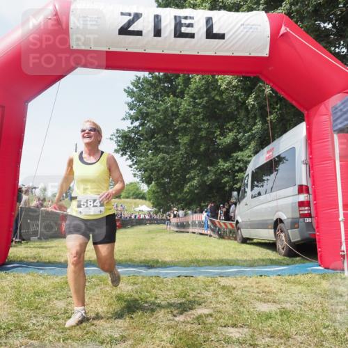 15.06.2025 - 27. Vierlanden-Triathlon KatJ http://msf.ph/oto/8051872 15.06.2025 11:43:02 Ziel  meine-sportfotos.de