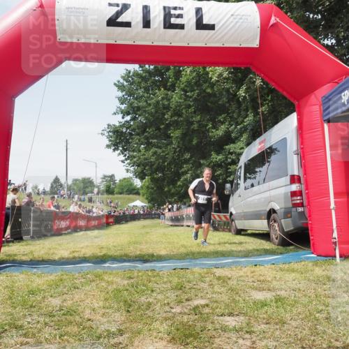 21.06.2025 - 27. Vierlanden-Triathlon KatJ http://msf.ph/oto/8051880 15.06.2025 11:43:29 Ziel  meine-sportfotos.de