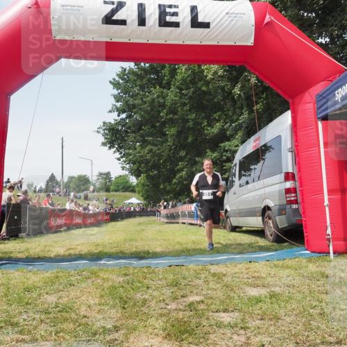 21.06.2025 - 27. Vierlanden-Triathlon KatJ http://msf.ph/oto/8051881 15.06.2025 11:43:29 Ziel  meine-sportfotos.de