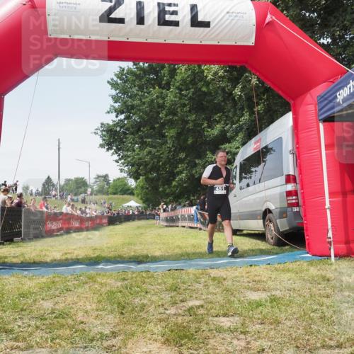 21.06.2025 - 27. Vierlanden-Triathlon KatJ http://msf.ph/oto/8051883 15.06.2025 11:43:29 Ziel  meine-sportfotos.de