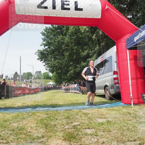 21.06.2025 - 27. Vierlanden-Triathlon KatJ http://msf.ph/oto/8051885 15.06.2025 11:43:30 Ziel  meine-sportfotos.de