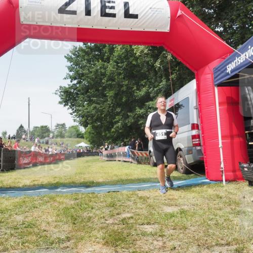 21.06.2025 - 27. Vierlanden-Triathlon KatJ http://msf.ph/oto/8051888 15.06.2025 11:43:30 Ziel  meine-sportfotos.de