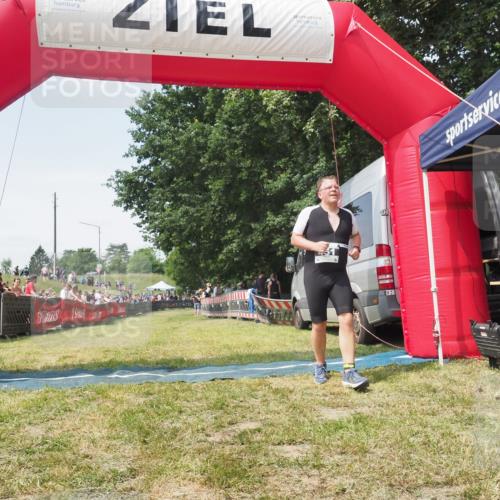 21.06.2025 - 27. Vierlanden-Triathlon KatJ http://msf.ph/oto/8051889 15.06.2025 11:43:30 Ziel  meine-sportfotos.de