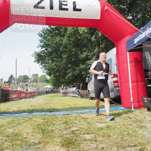 21.06.2025 - 27. Vierlanden-Triathlon KatJ http://msf.ph/oto/8051890 15.06.2025 11:43:30 Ziel  meine-sportfotos.de