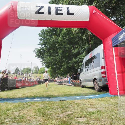 21.06.2025 - 27. Vierlanden-Triathlon KatJ http://msf.ph/oto/8051893 15.06.2025 11:43:59 Ziel 588 meine-sportfotos.de