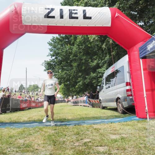 21.06.2025 - 27. Vierlanden-Triathlon KatJ http://msf.ph/oto/8051897 15.06.2025 11:44:00 Ziel 588 meine-sportfotos.de