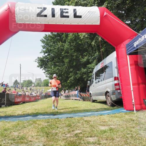 21.06.2025 - 27. Vierlanden-Triathlon KatJ http://msf.ph/oto/8051905 15.06.2025 11:44:10 Ziel  meine-sportfotos.de