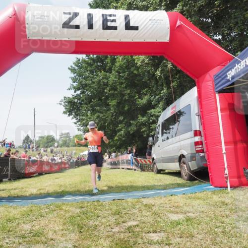 21.06.2025 - 27. Vierlanden-Triathlon KatJ http://msf.ph/oto/8051907 15.06.2025 11:44:10 Ziel  meine-sportfotos.de