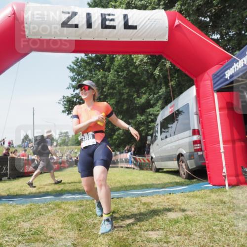21.06.2025 - 27. Vierlanden-Triathlon KatJ http://msf.ph/oto/8051915 15.06.2025 11:44:11 Ziel  meine-sportfotos.de