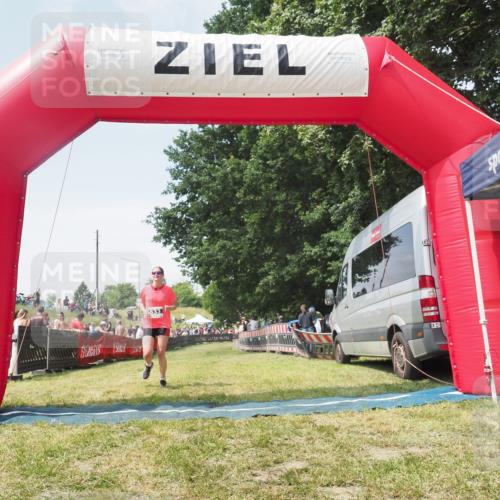 21.06.2025 - 27. Vierlanden-Triathlon KatJ http://msf.ph/oto/8051920 15.06.2025 11:44:25 Ziel  meine-sportfotos.de