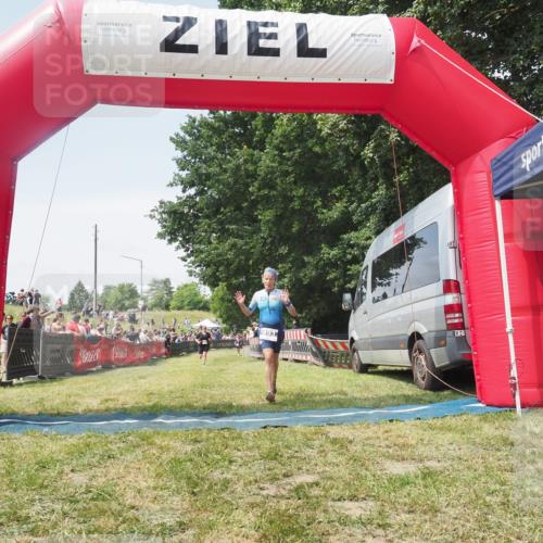 21.06.2025 - 27. Vierlanden-Triathlon KatJ http://msf.ph/oto/8051934 15.06.2025 11:44:47 Ziel 529 meine-sportfotos.de
