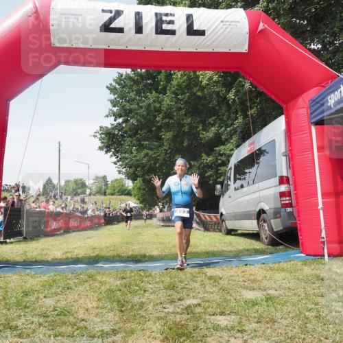 21.06.2025 - 27. Vierlanden-Triathlon KatJ http://msf.ph/oto/8051939 15.06.2025 11:44:47 Ziel 529 meine-sportfotos.de