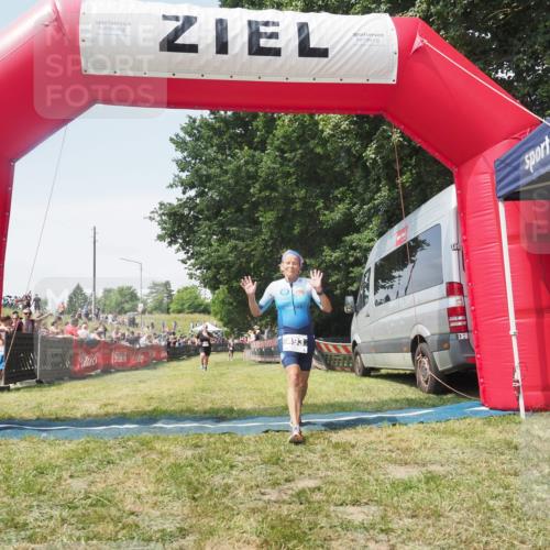 21.06.2025 - 27. Vierlanden-Triathlon KatJ http://msf.ph/oto/8051940 15.06.2025 11:44:48 Ziel 529 meine-sportfotos.de