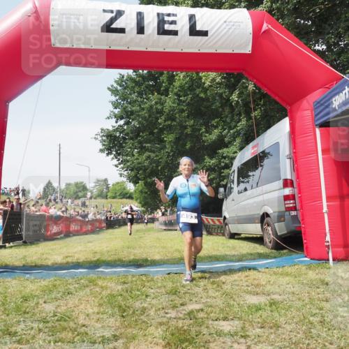 21.06.2025 - 27. Vierlanden-Triathlon KatJ http://msf.ph/oto/8051941 15.06.2025 11:44:48 Ziel 529 meine-sportfotos.de