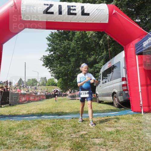 21.06.2025 - 27. Vierlanden-Triathlon KatJ http://msf.ph/oto/8051942 15.06.2025 11:44:48 Ziel 529 meine-sportfotos.de