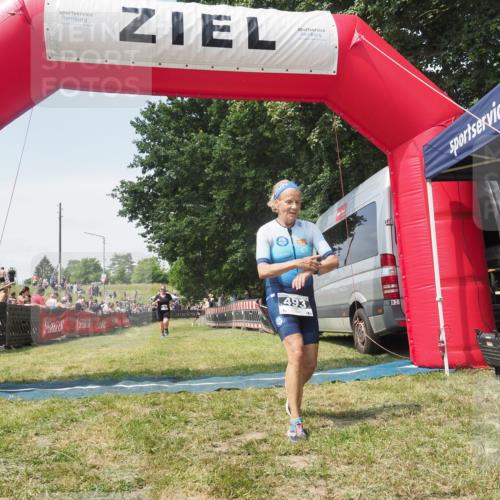 21.06.2025 - 27. Vierlanden-Triathlon KatJ http://msf.ph/oto/8051947 15.06.2025 11:44:49 Ziel 529 meine-sportfotos.de