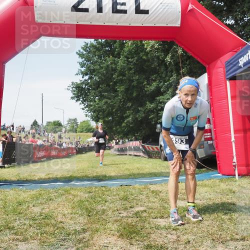 21.06.2025 - 27. Vierlanden-Triathlon KatJ http://msf.ph/oto/8051950 15.06.2025 11:44:50 Ziel  meine-sportfotos.de