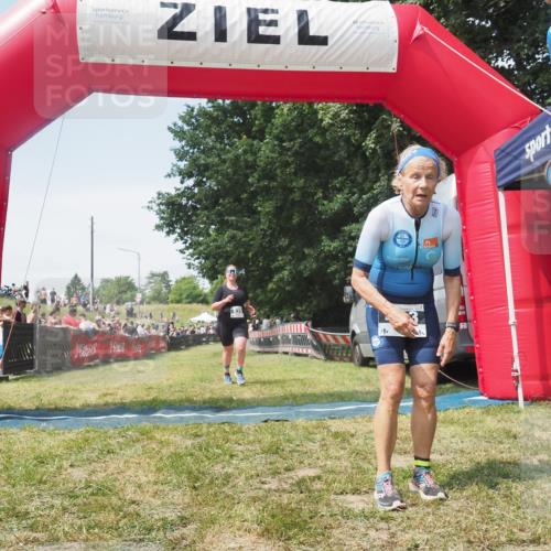 21.06.2025 - 27. Vierlanden-Triathlon KatJ http://msf.ph/oto/8051954 15.06.2025 11:44:51 Ziel  meine-sportfotos.de