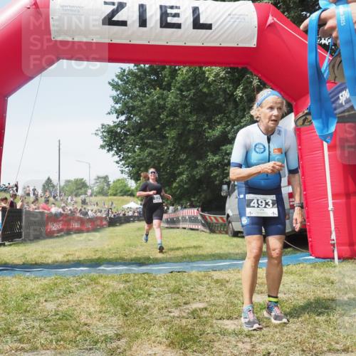 21.06.2025 - 27. Vierlanden-Triathlon KatJ http://msf.ph/oto/8051955 15.06.2025 11:44:51 Ziel  meine-sportfotos.de