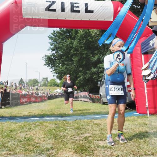 21.06.2025 - 27. Vierlanden-Triathlon KatJ http://msf.ph/oto/8051956 15.06.2025 11:44:51 Ziel  meine-sportfotos.de