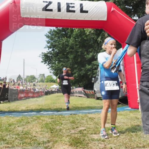 21.06.2025 - 27. Vierlanden-Triathlon KatJ http://msf.ph/oto/8051958 15.06.2025 11:44:51 Ziel  meine-sportfotos.de