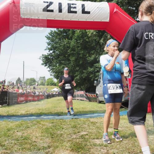 21.06.2025 - 27. Vierlanden-Triathlon KatJ http://msf.ph/oto/8051960 15.06.2025 11:44:51 Ziel  meine-sportfotos.de
