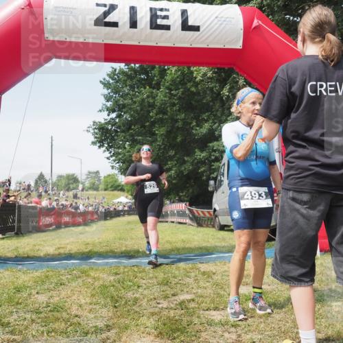 21.06.2025 - 27. Vierlanden-Triathlon KatJ http://msf.ph/oto/8051961 15.06.2025 11:44:52 Ziel  meine-sportfotos.de