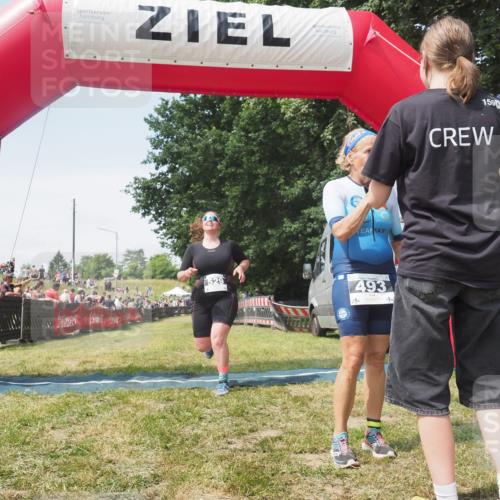 21.06.2025 - 27. Vierlanden-Triathlon KatJ http://msf.ph/oto/8051962 15.06.2025 11:44:52 Ziel  meine-sportfotos.de