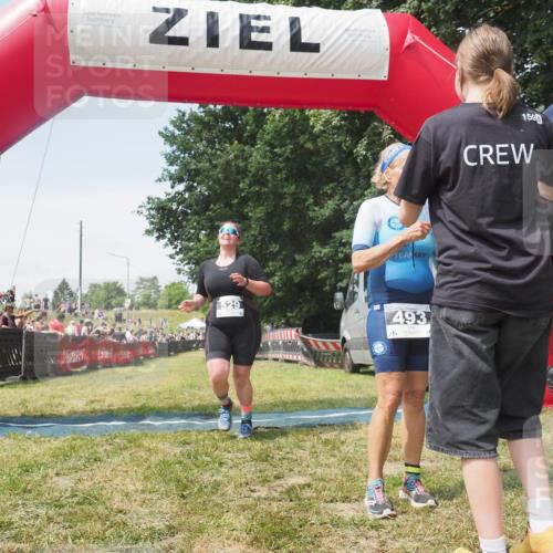 21.06.2025 - 27. Vierlanden-Triathlon KatJ http://msf.ph/oto/8051963 15.06.2025 11:44:52 Ziel  meine-sportfotos.de
